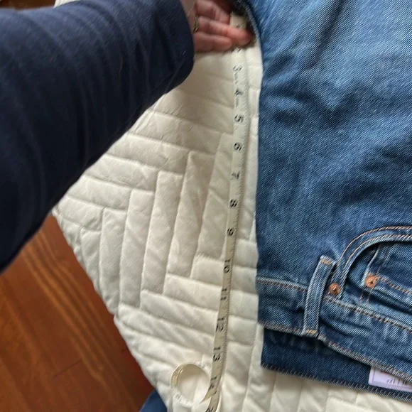 GAP NEW High Rise Wide-Leg Jeans 12/31R. Never worn. - Picture 10 of 11